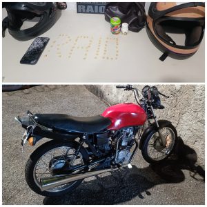 Drogas e motocicleta apreendidas pela Força Tática em ação no Centro de Rondonópolis.