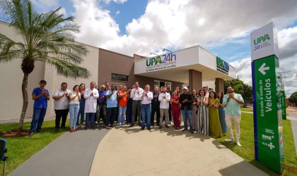 Registro da entrega da nova recepção da UPA 24h pelo prefeito e parte da sua equipe. Foto – Marcos Miraglia